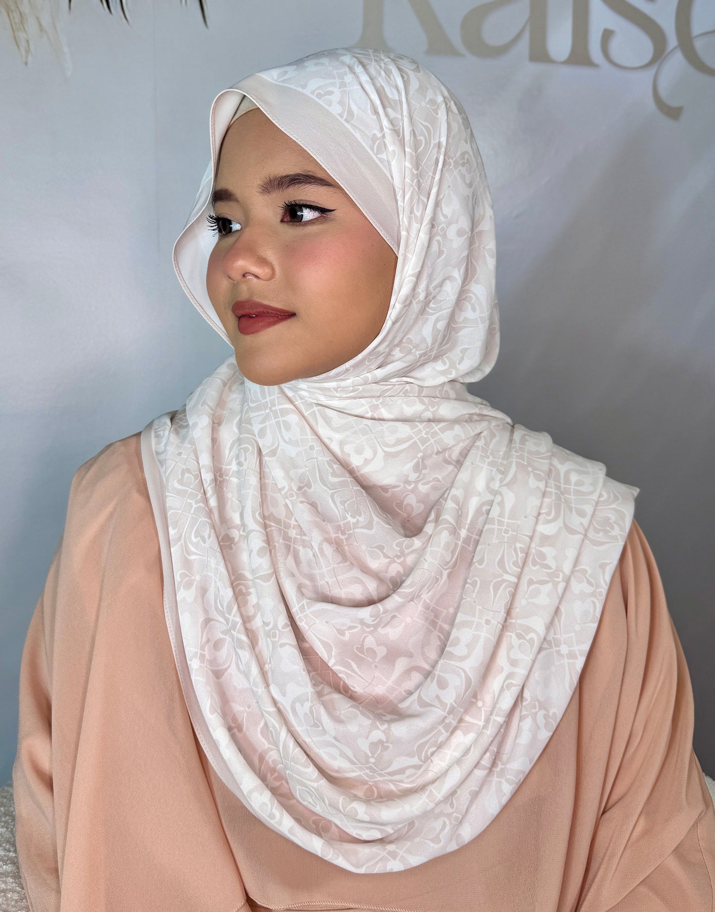 Arabesque (White Ivory)