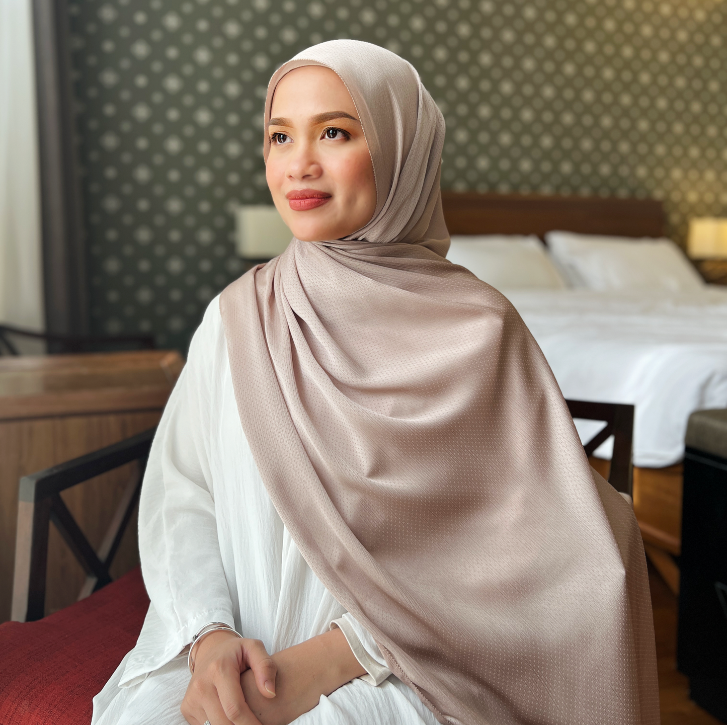 Luxe Raya Shawl (Light Taupe)