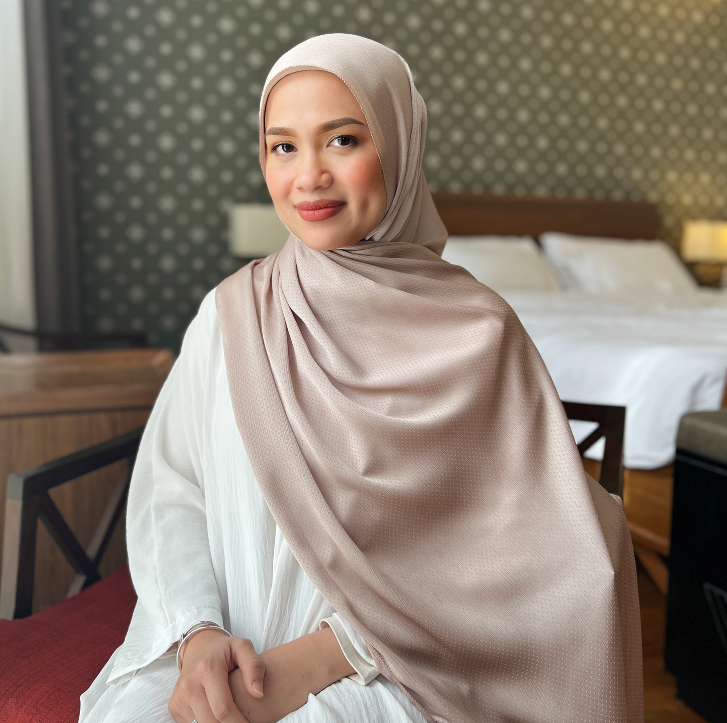 Luxe Raya Shawl (Light Taupe)